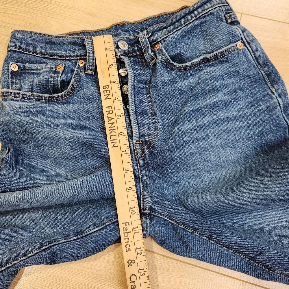 Levis 501 Jeans Womens 26x30‎ Medium Wash Blue High Rise Straight Denim Pants